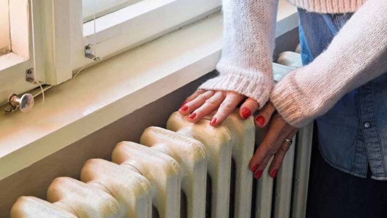 Nettoyage radiateurs : cette solution infaillible pour ne pas faire de poussière !