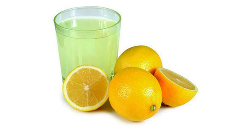Est-il vraiment bon pour la santé de boire du jus de citron à jeun ?