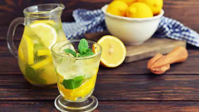 Jus de citron : est-il conseillé pour la santé de le boire à jeun ? 