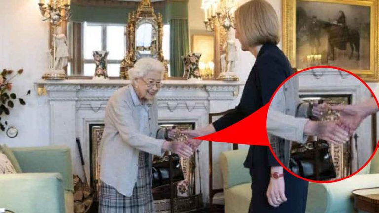 Elizabeth II, explication sur la tache noire présente sur sa main quelques jours avant sa disparition